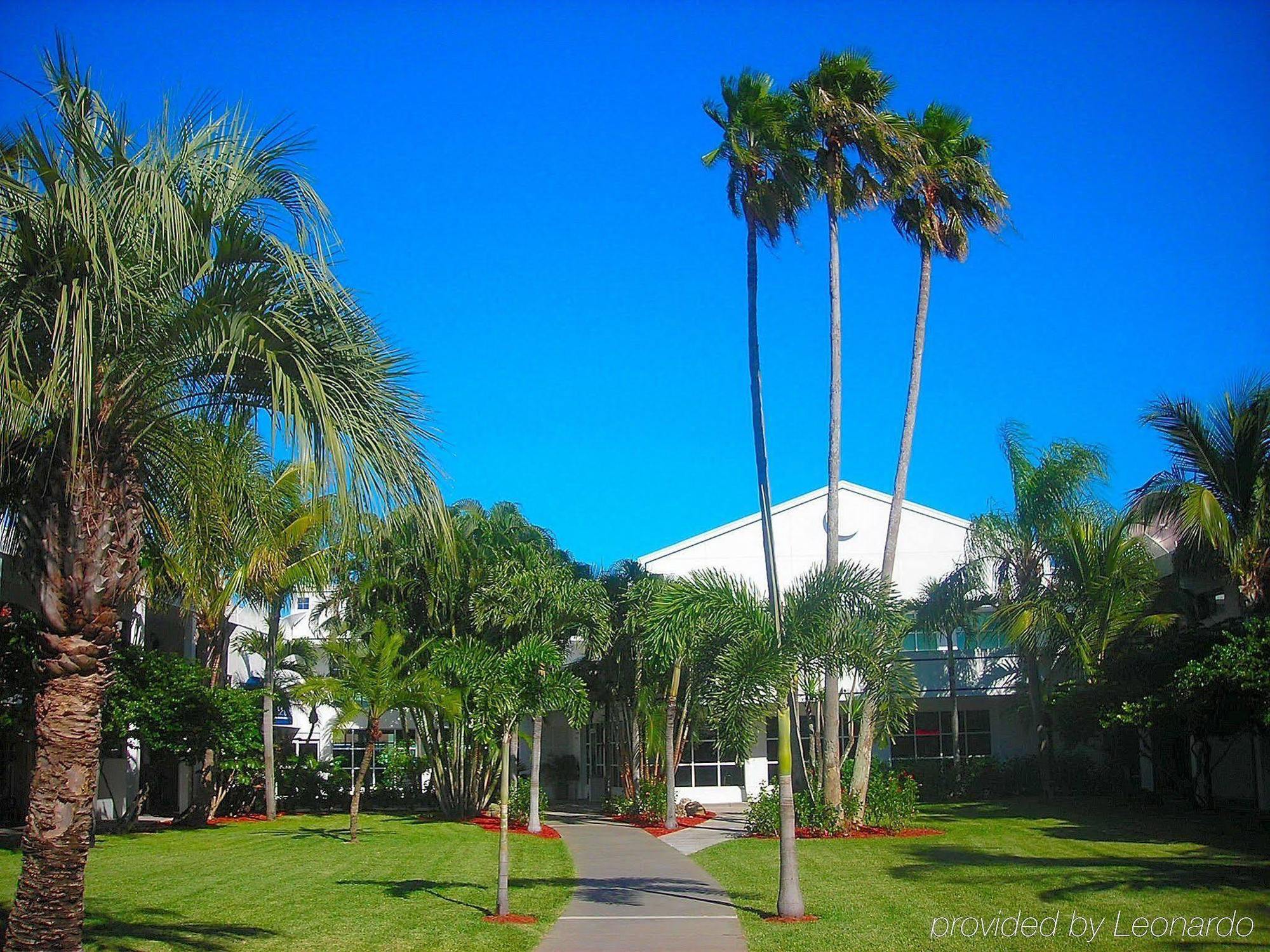 The Beachcomber St. Pete Beach Resort & Hotel Exterior photo